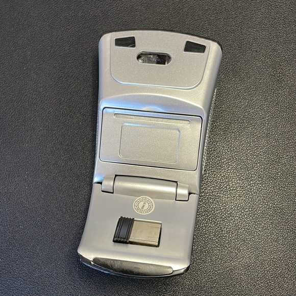 3/$25 Wireless folding travel mouse | takes AAA batteries - Picture 2 of 4